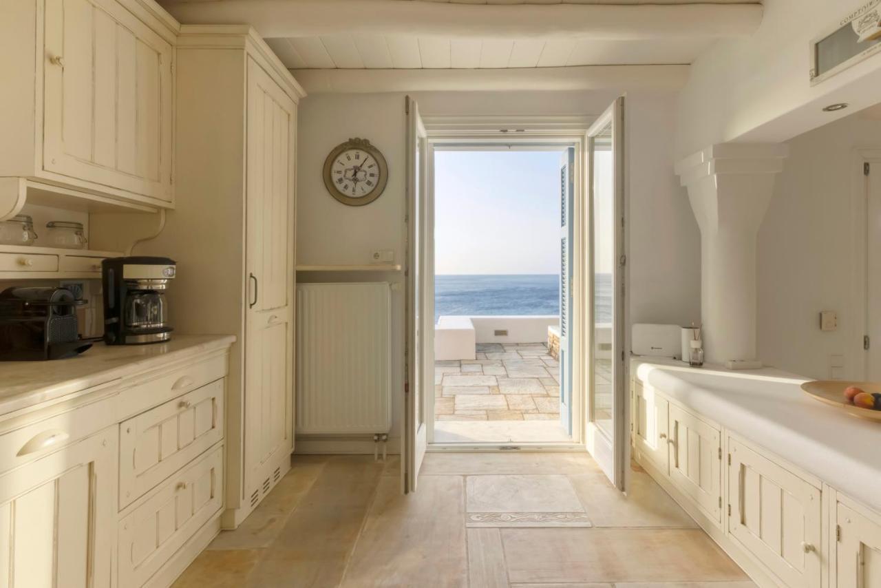 Luxury Villa By The Beach Stenies Bagian luar foto