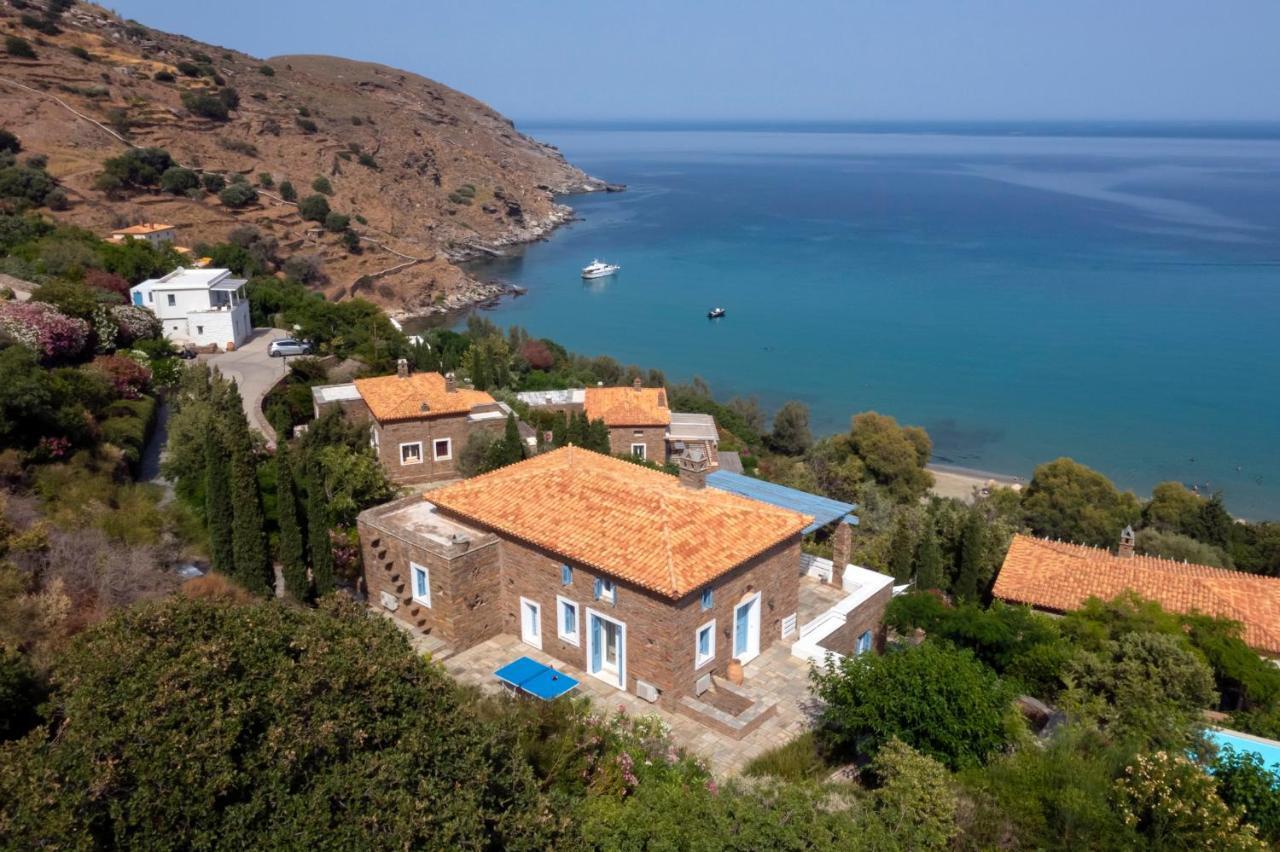 Luxury Villa By The Beach Stenies Bagian luar foto