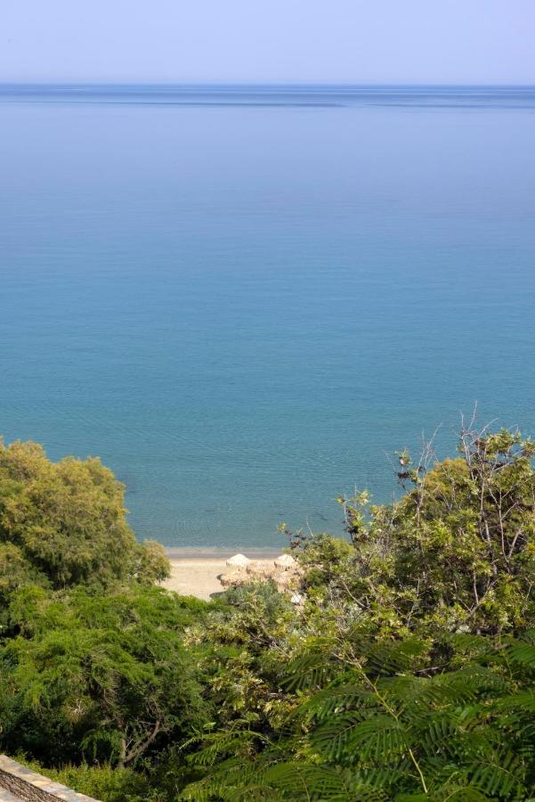Luxury Villa By The Beach Stenies Bagian luar foto