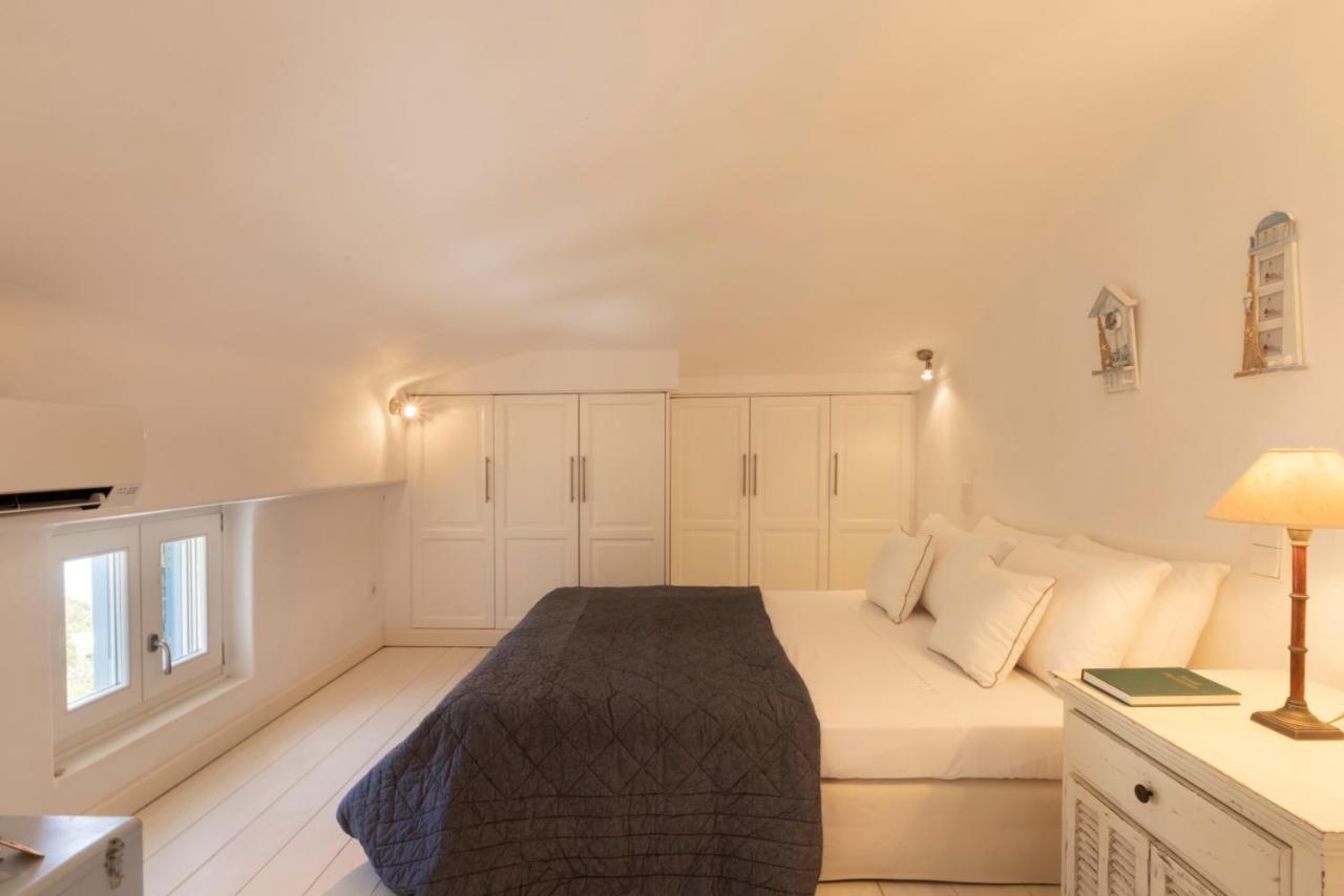 Luxury Villa By The Beach Stenies Bagian luar foto